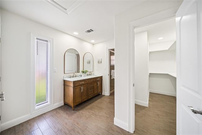 Main bathroom | Image 21