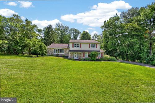 4 Far View Rd, Chalfont, PA, 18914-2511 | Card Image