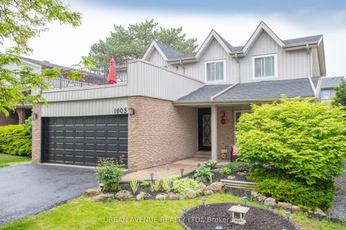 1903 New St, Pickering, ON, L1V3J8 | Card Image