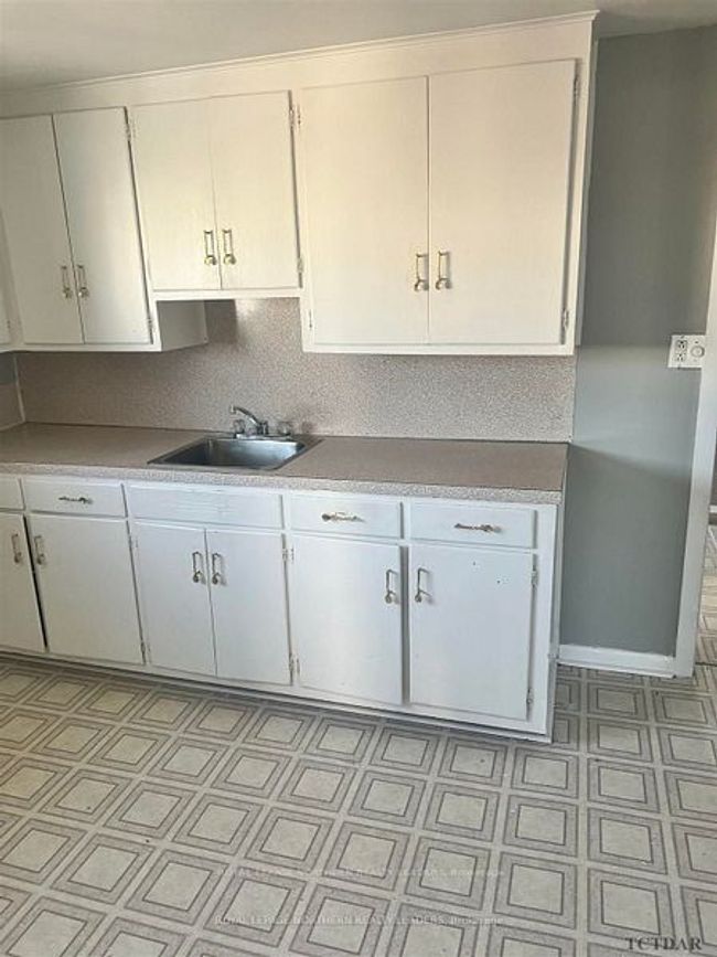131 Sixth Ave, Home with 5 bedrooms, 2 bathrooms and 1 parking in Timmins ON | Image 4
