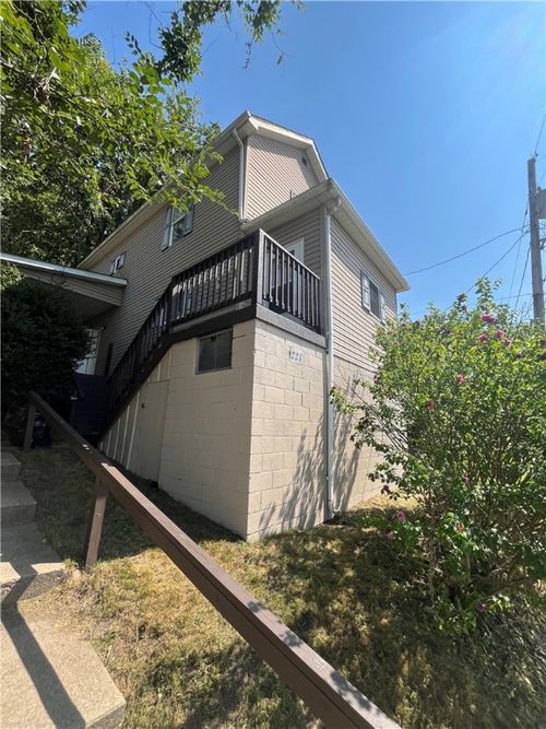 228 N 4th St, West Newton, PA, 15089-1604 | Card Image