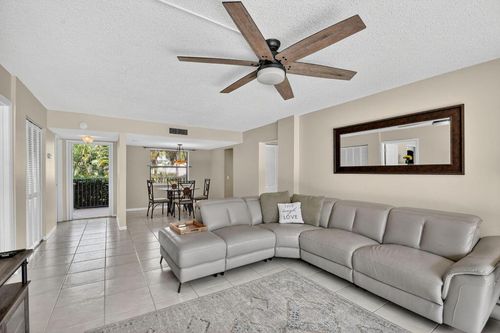 207-2424 N Federal Hwy, Boynton Beach, FL, 33435-2453 | Card Image