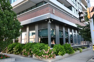 315 - 1 Hurontario St, Condo with 2 bedrooms, 2 bathrooms and 1 parking in Mississauga ON | Image 2