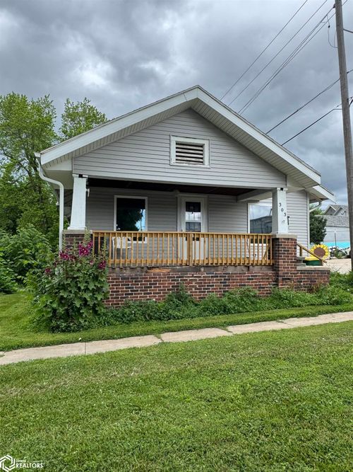 303 W Mills St, Creston, IA, 50801-2352 | Card Image