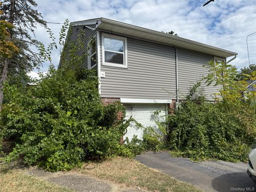 6 Albermarle Ave, Huntingtn Sta, NY, 11746-1902 | Card Image