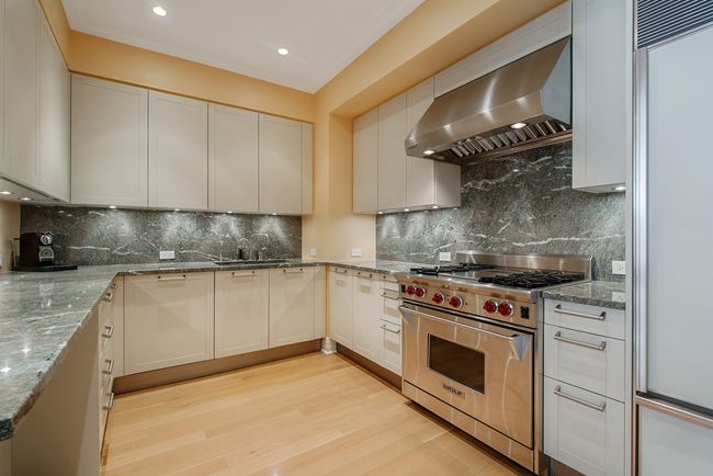 APT-16D - 159 E Walton Pl, Condo with 2 bedrooms, 2 bathrooms and 1 parking in CHICAGO IL | Image 11