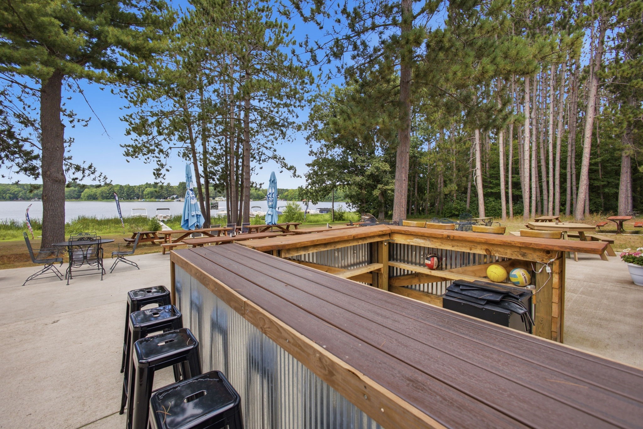 Commercial Sale in Siren 4
