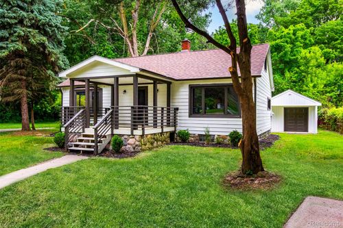 19355 Mckinnon St, Roseville, MI, 48066-1203 | Card Image