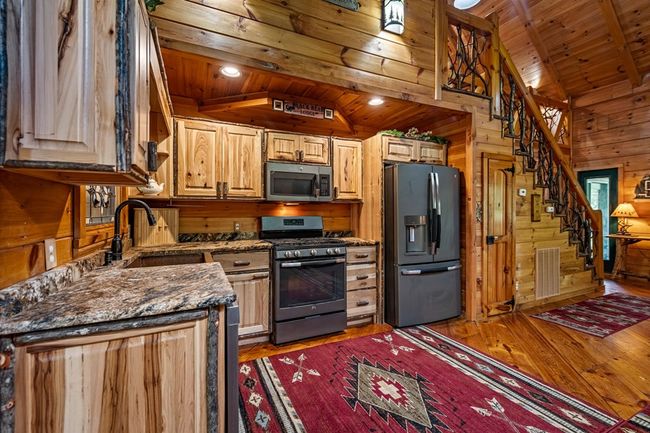 143 Kaely Dr, Home with 3 bedrooms, 3 bathrooms and null parking in Mineral Bluff GA | Image 6