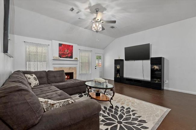 22711 Tree House Ln, House other with 3 bedrooms, 2 bathrooms and 2 parking in Spring TX | Image 6