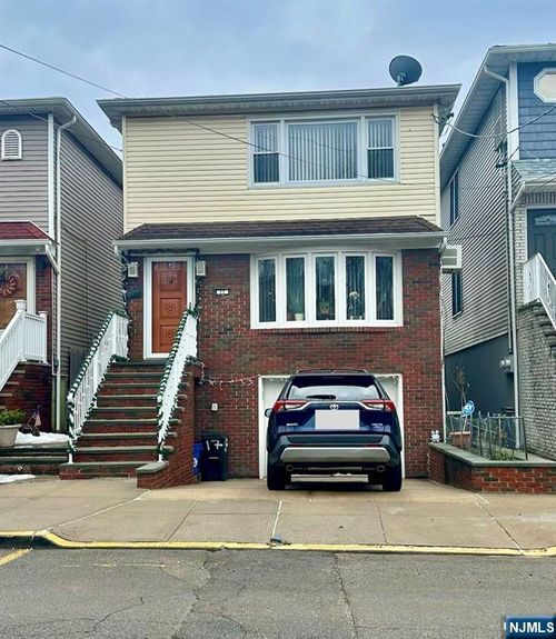 17 Hamilton St, Harrison, NJ, 07029-2524 | Card Image
