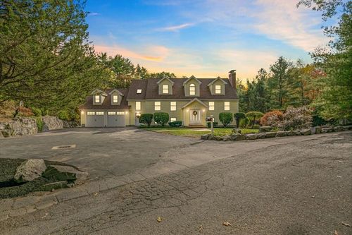 3 Useadoor St, Middleton, MA, 01949-1455 | Card Image