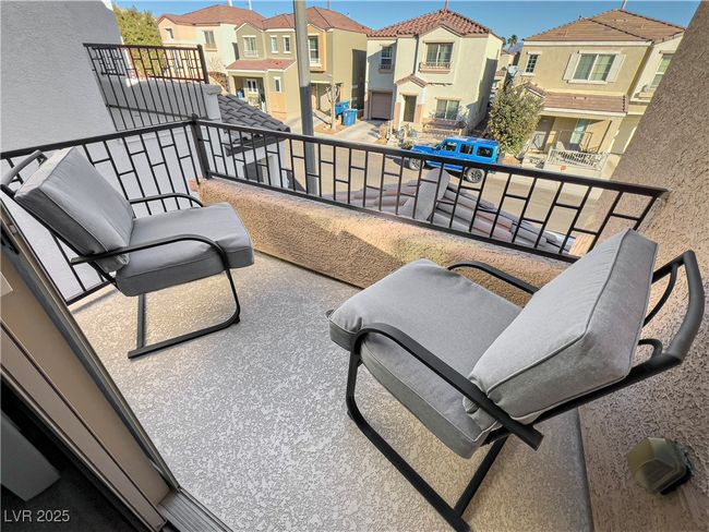 9137 Entrancing Ave, House other with 2 bedrooms, 3 bathrooms and null parking in Las Vegas NV | Image 4