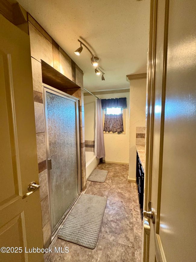 213 E 7 Th St, House other with 3 bedrooms, 3 bathrooms and null parking in Idalou TX | Image 21