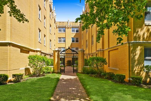 206-1925 Grove Ave, Berwyn, IL, 60402-1777 | Card Image