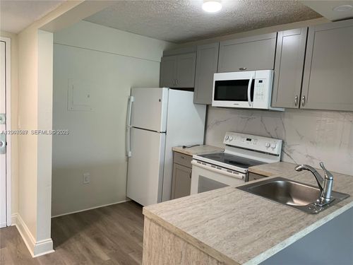 511-16465 Ne 22nd Ave, North Miami Beach, FL, 33160-3779 | Card Image