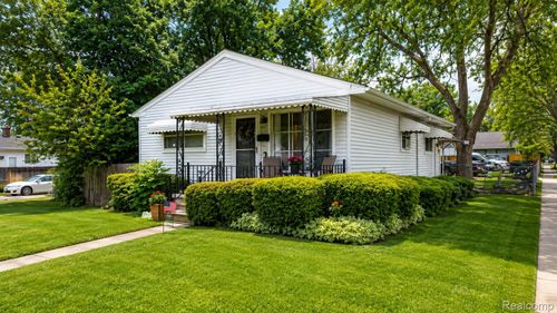 714 Beverly Ave, Pontiac, MI, 48340-2913 | Card Image