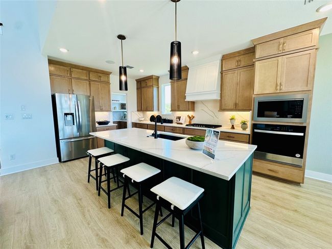 Light & Bright Kitchen with large island | Image 4