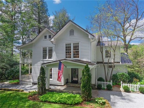 131 Laurel Dr, Blowing Rock, NC, 28605-6124 | Card Image