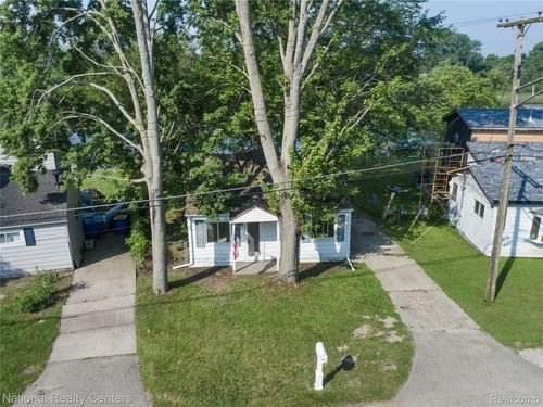 289 Lansing Dr, Waterford, MI, 48328-3036 | Card Image