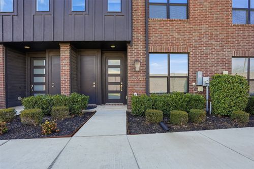2804 Addison Park Ln, Fort Worth, TX, 76110-3555 | Card Image