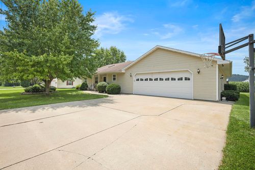 1800 Blue Mounds St, Black Earth, WI, 53515-9310 | Card Image