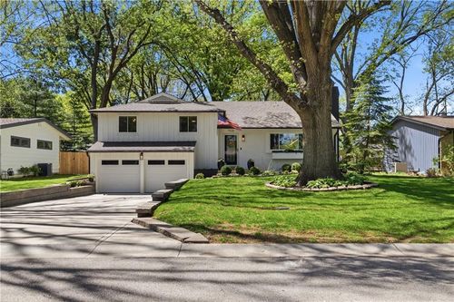 7928 Juniper Dr, Prairie Village, KS, 66208-5065 | Card Image