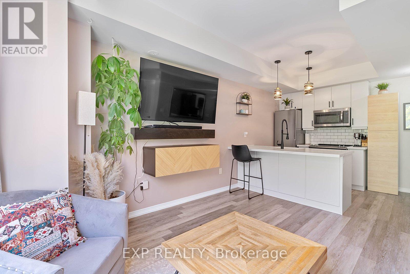 Residential in Toronto (Islington-City Centre West) 4