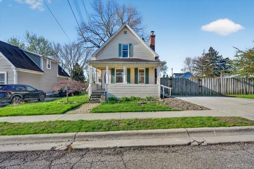 913 Cedar St, Saint Clair, MI, 48079-4947 | Card Image