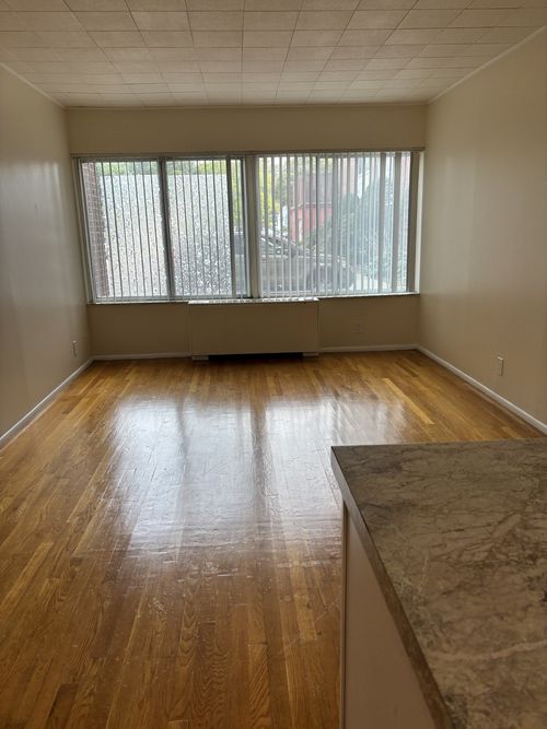 m4-22 Chestnut Pl, Brookline, MA, 02445 | Card Image