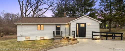 3205 Shimmons Rd, Auburn Hills, MI, 48326-2070 | Card Image