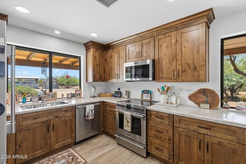 1011 E Maddock Rd, Phoenix, AZ, 85086-8487 | Card Image