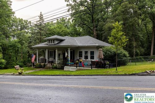 2211 Honeysuckle Rd, Allentown, PA, 18103-5939 | Card Image