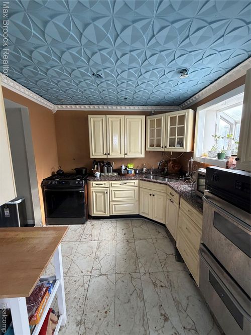 5025 Haverhill St, Detroit, MI, 48224-3241 | Card Image