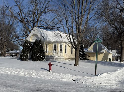 801 N Carver St, Winthrop, MN, 55396-2404 | Card Image