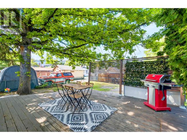 756 Cawston Ave, House other with 2 bedrooms, 1 bathrooms and 4 parking in Kelowna BC | Image 32