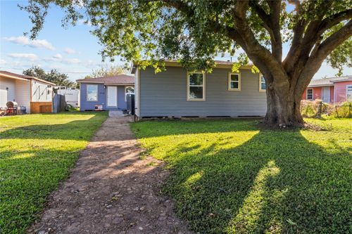 1717 W 4th St, Freeport, TX, 77541-5041 | Card Image