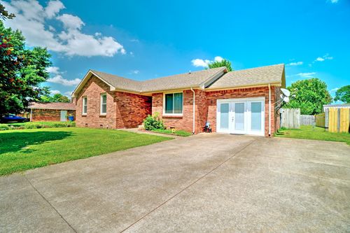 211 Northwood Ter, Clarksville, TN, 37042-5938 | Card Image