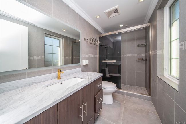 26-25 211 Th St, House other with 5 bedrooms, 7 bathrooms and null parking in Bayside NY | Image 25