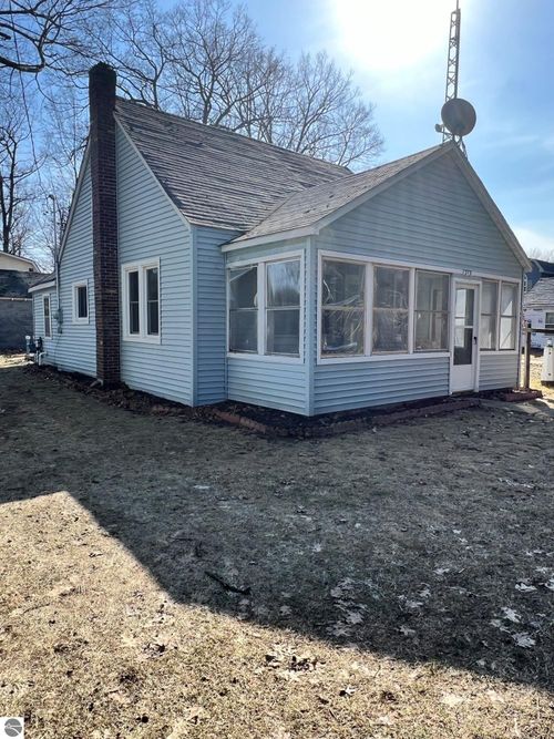 213 Evens Ave, Roscommon, MI, 48653-8803 | Card Image