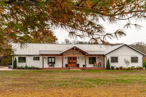 460 Upper Station Camp Crk Rd, Gallatin, TN, 37066-8550 | Card Image