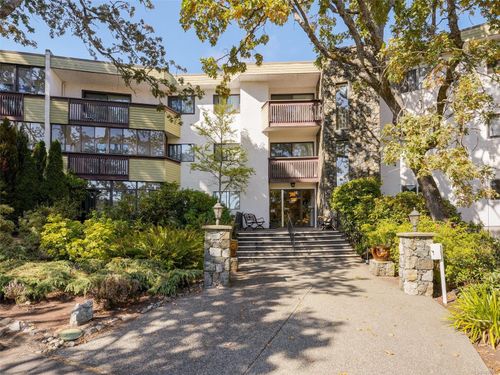 312-3962 Cedar Hill Rd, Saanich, BC, V8N3B8 | Card Image