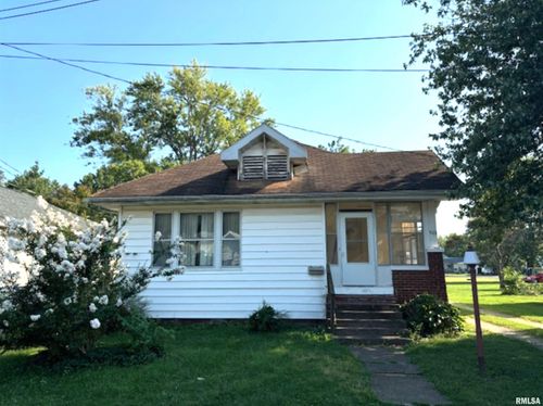 307 E Elm St, Salem, IL, 62881-3010 | Card Image