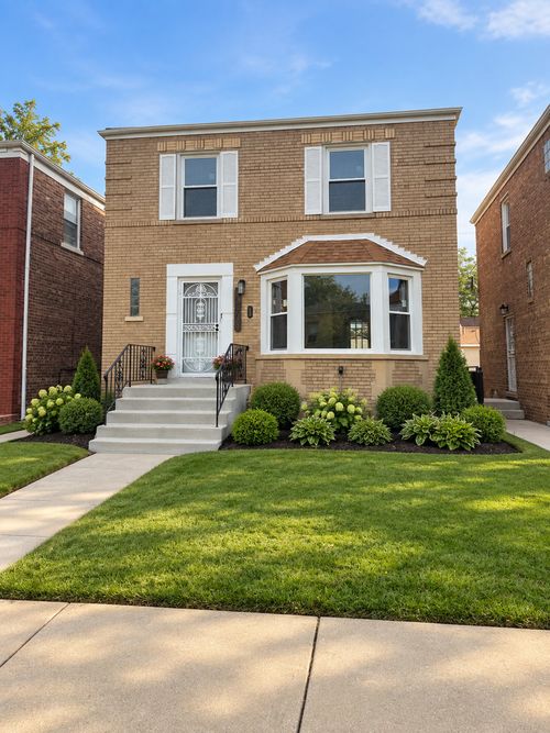 10048 Rhodes Ave, Chicago, IL, 60628-2226 | Card Image