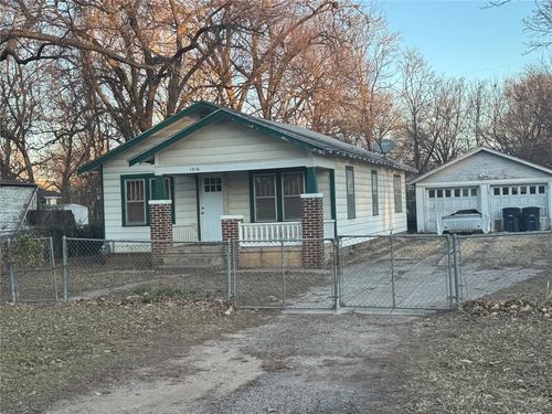 1016 E 10th St, Shawnee, OK, 74801-7304 | Card Image