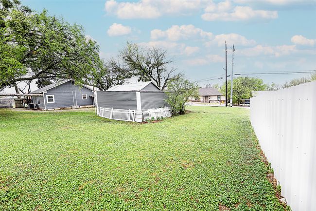 304 Rock Hill Rd, House other with 2 bedrooms, 1 bathrooms and null parking in Bowie TX | Image 32