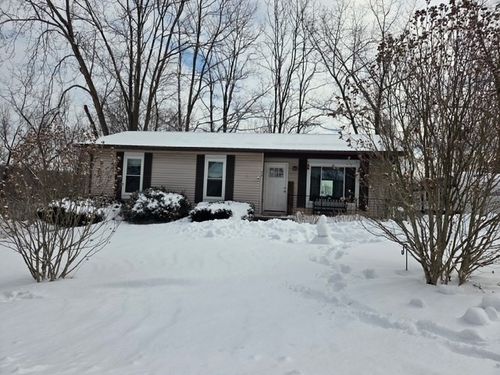 16 Evergreen Dr, Holyoke, MA, 01040-1620 | Card Image