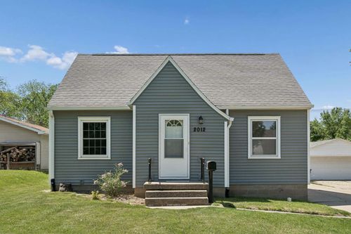 2012 W 7th St, Waterloo, IA, 50702-3355 | Card Image
