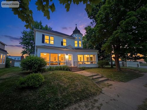 9 4th Ave, Shell Lake, WI, 54871-4462 | Card Image