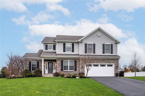 17 Knoche Way, Orchard Park, NY, 14127-2420 | Card Image